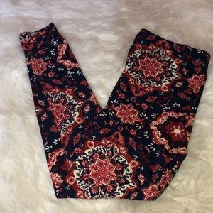 🛑 NWOT Mandala-like design long leggings